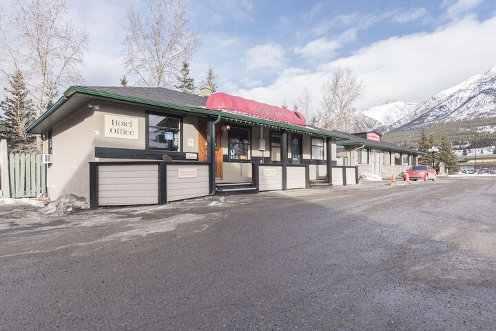 Property Grounds 23 of 34