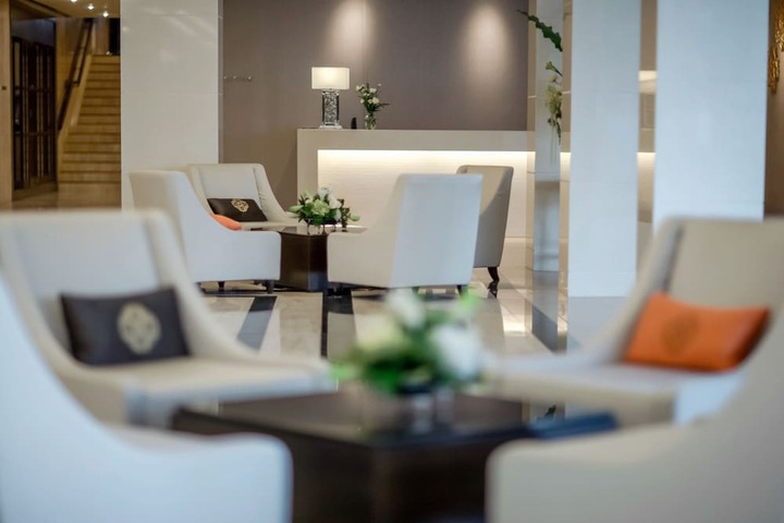 Entrance & Lobby
