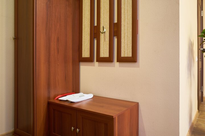 Room 9 of 17