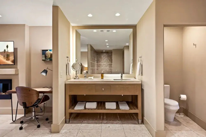 Room 4 of 12