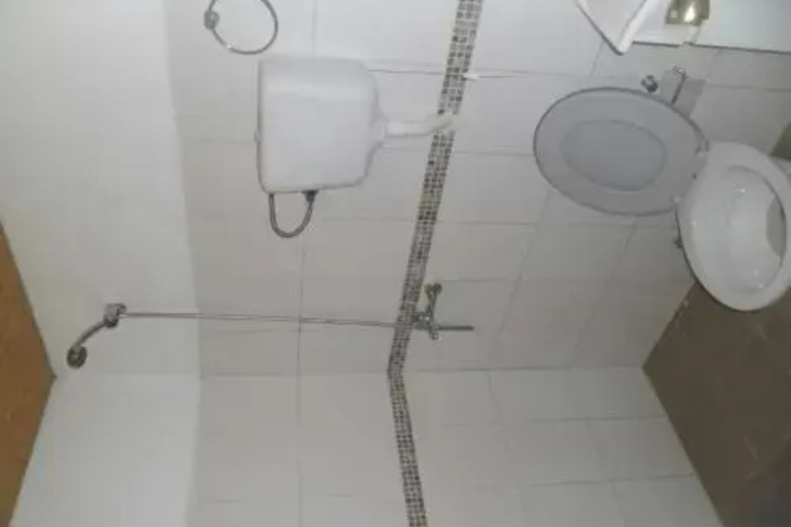 Room 6 of 9