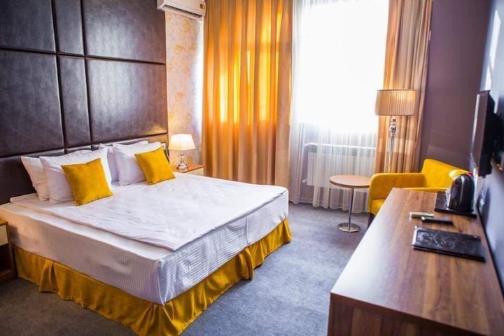 Room 2 of 60