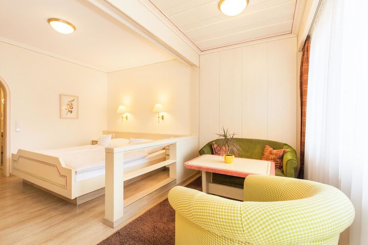 Room 4 of 140
