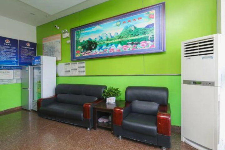 Room 6 of 8