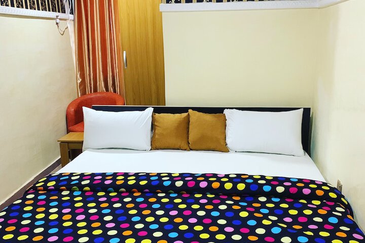Room 8 of 12