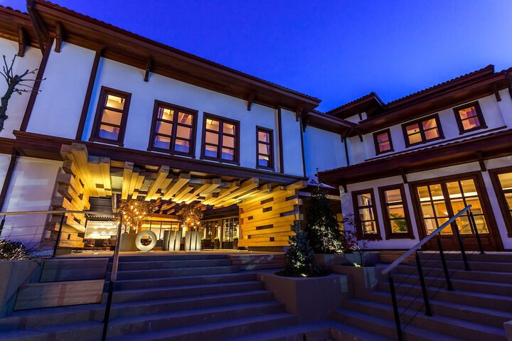 Exterior of Omm Inn