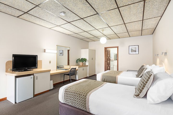 Room 9 of 63