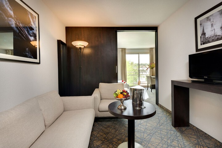 Room 32 of 62