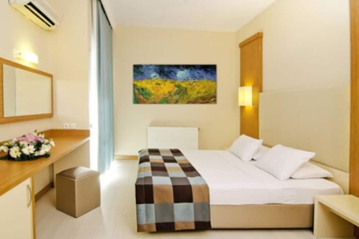 Room 10 of 36