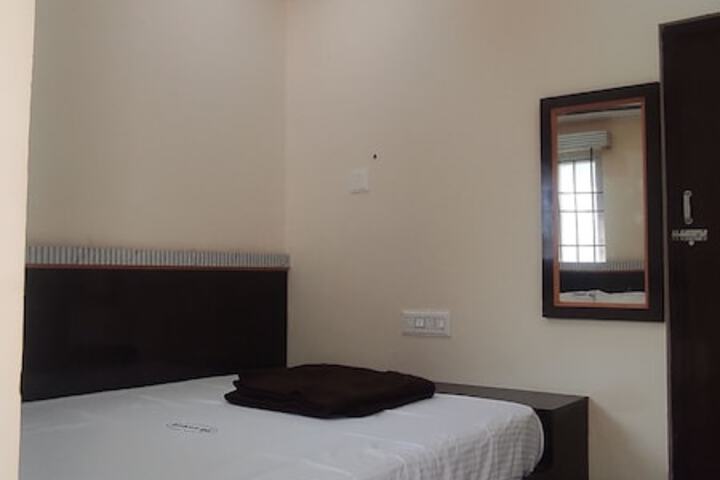 Room 2 of 10