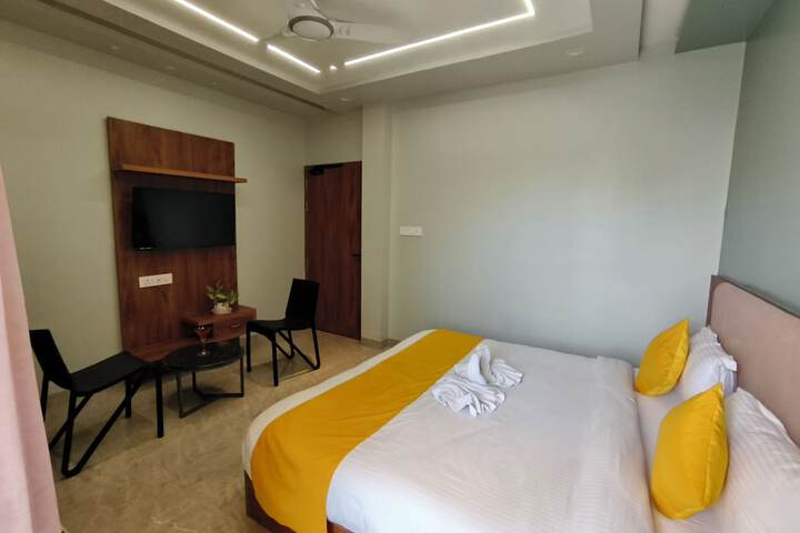 Room 2 of 7