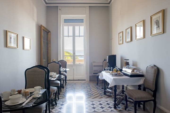 Breakfast/Coffee Service 94 of 107