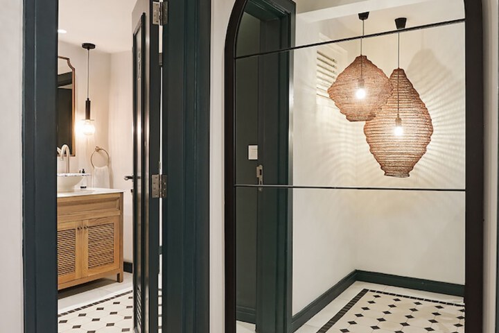 Entrance & Lobby