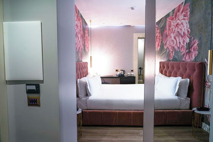 Room 12 of 85