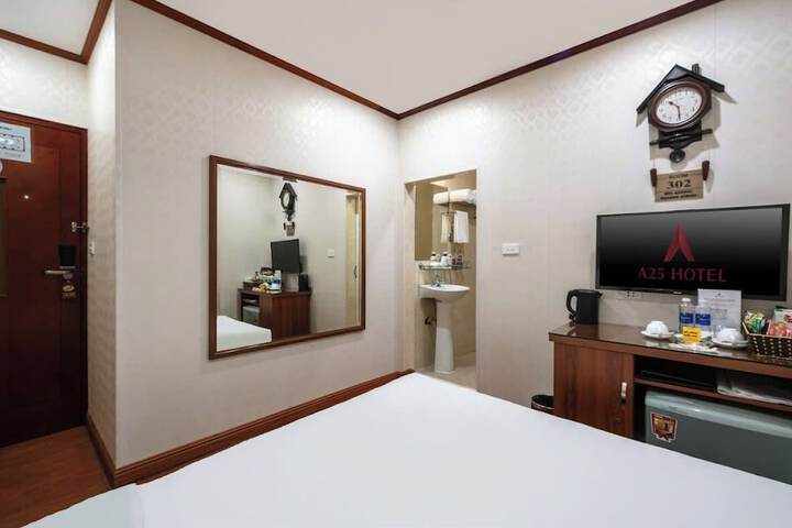 Room 9 of 25