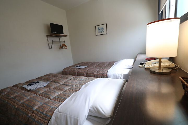 Room 5 of 19
