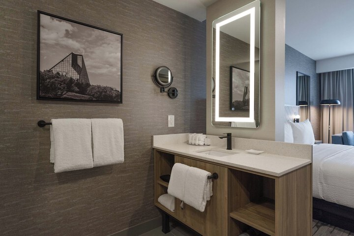 Room 43 of 62
