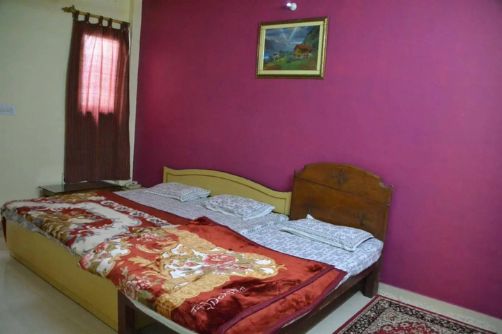 Room 6 of 16