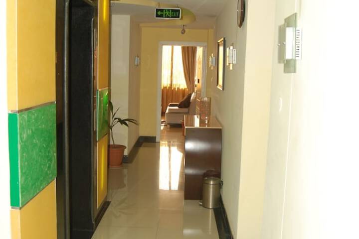 Ballroom/Hall 27 of 28