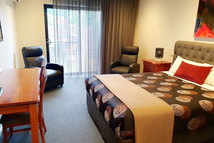 Room 19 of 104