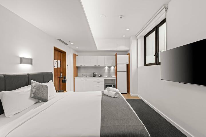 Room 6 of 19