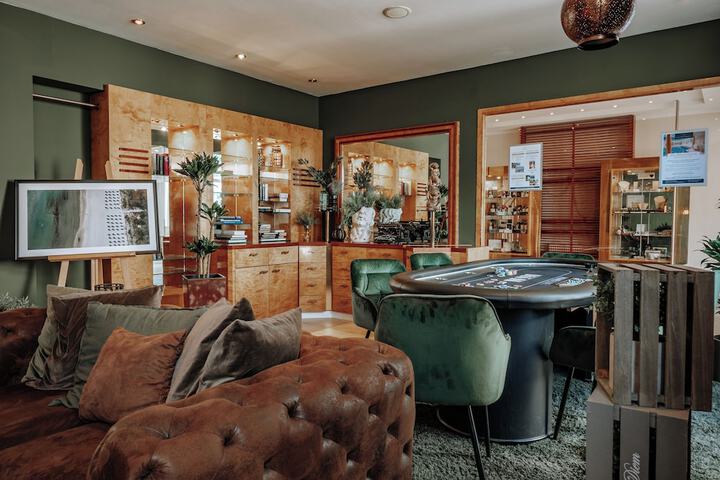 Guest Lobby