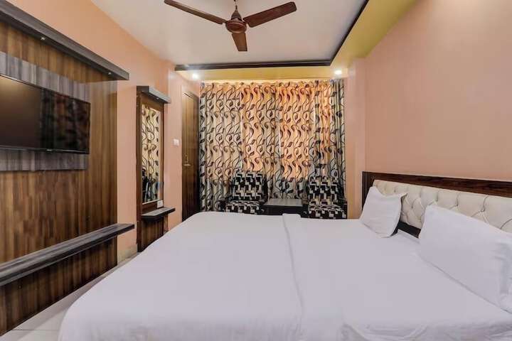 Room 4 of 12