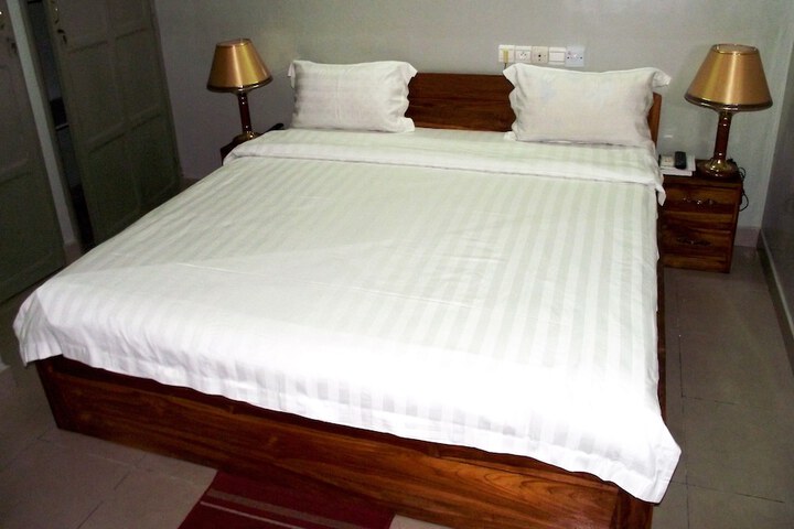 Room 9 of 28