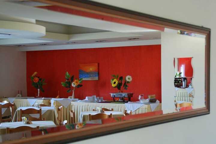 Dining 21 of 56