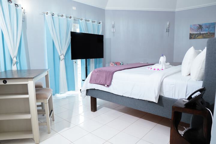 Room 10 of 28