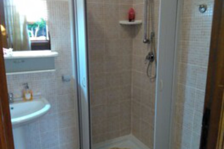 Room 10 of 48