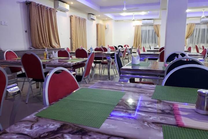 Dining 25 of 63