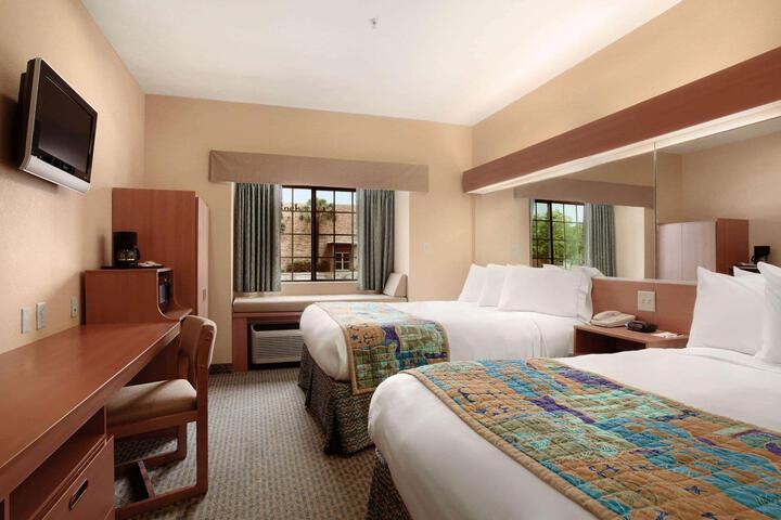 1 Queen Bed (15 of 22)