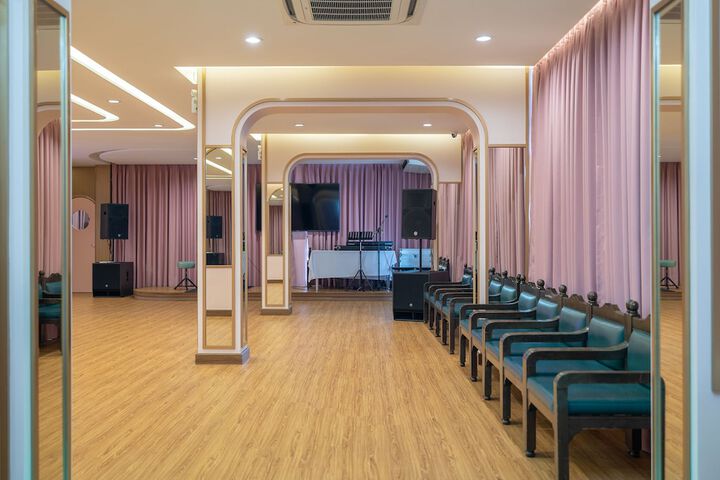 Ballroom/Hall 127 of 159