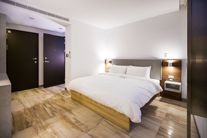 Room 6 of 53
