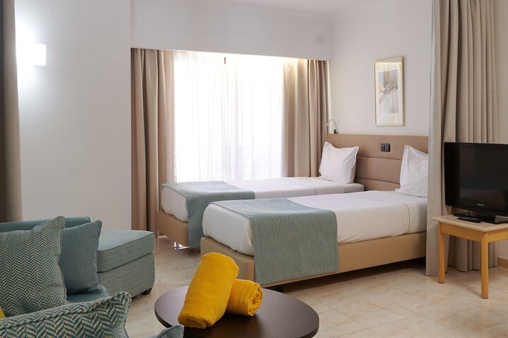 Room 6 of 85