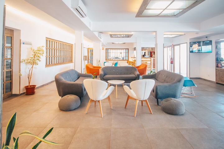 Entrance & Lobby