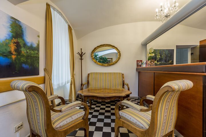 Guest Lobby