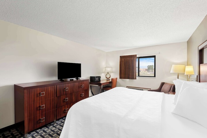 1 King Bed (13 of 14)