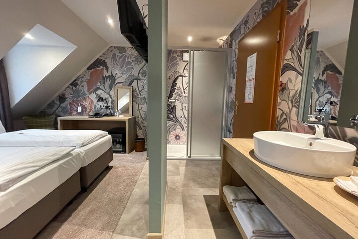 Room 9 of 29