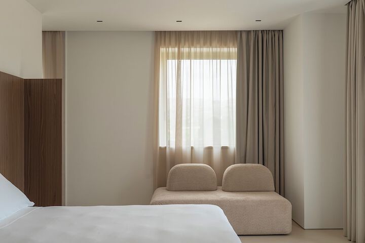 Room 12 of 23