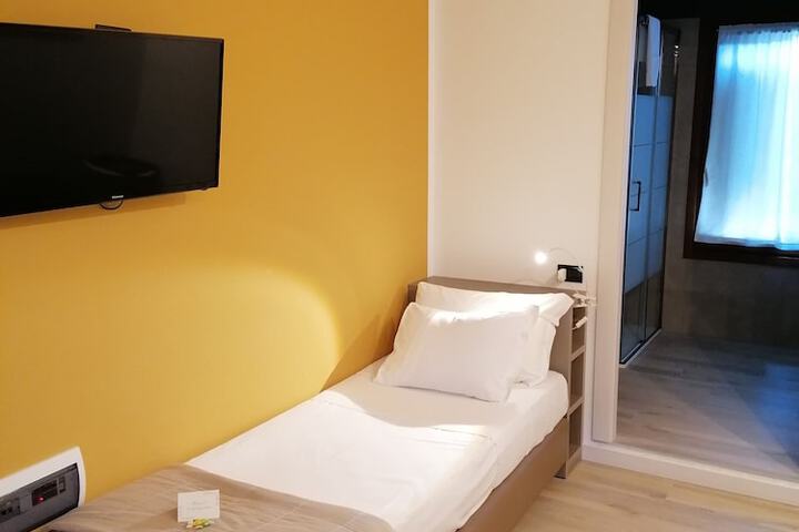 Room 15 of 78
