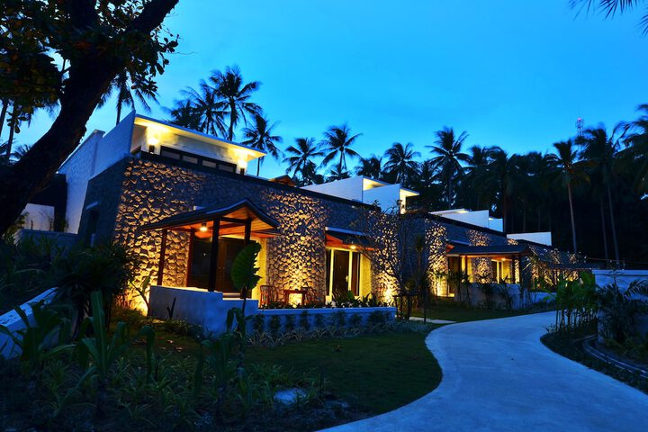 Hotel Exterior 224 of 229
