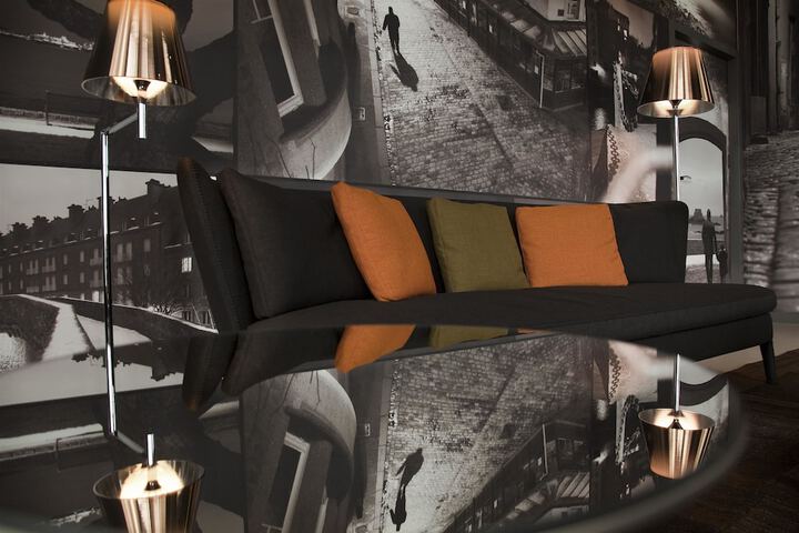 Lounge 89 of 101
