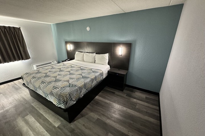 Room 44 of 61