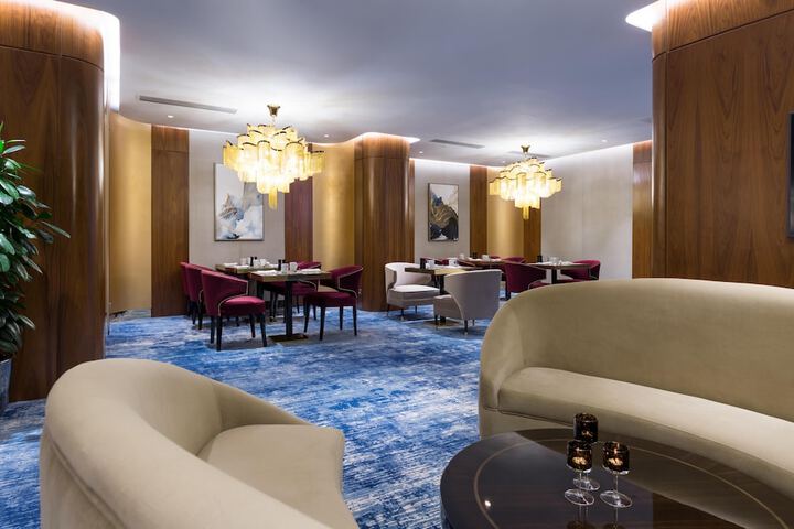 Lounge 86 of 92
