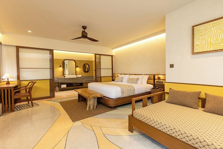 Room 28 of 104