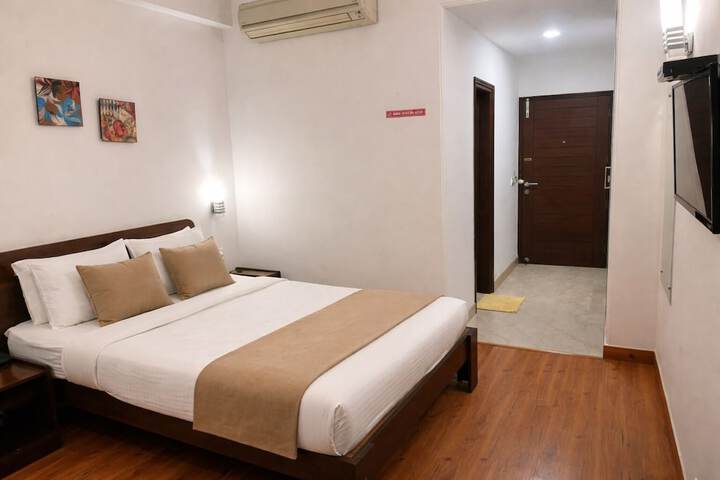 Room 5 of 32