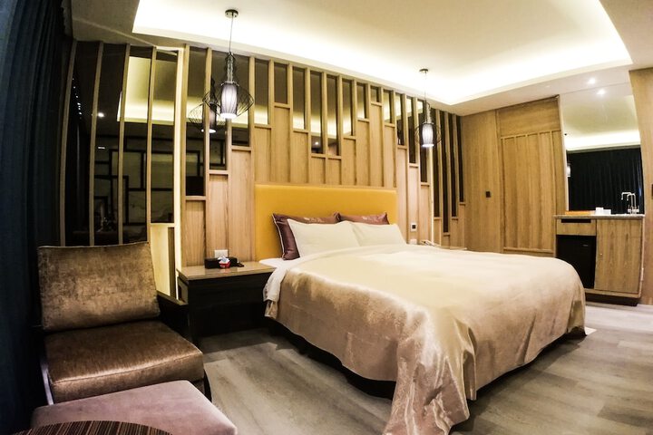 Room 27 of 37
