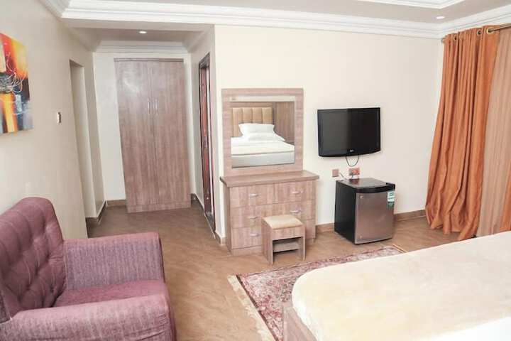 Room 7 of 79